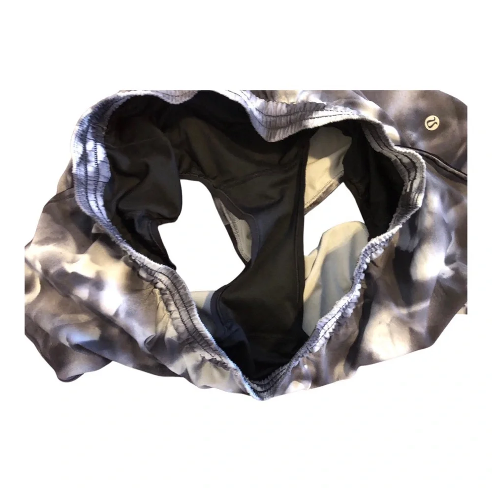 Lululemon Seek The Heat Lined Running Yoga Workout Shorts Size 8 - Picture 4 of 6